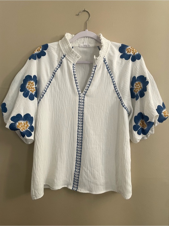 THML Tops - Anthropologie THML White Puff-Sleeve Embroidered Floral Blouse